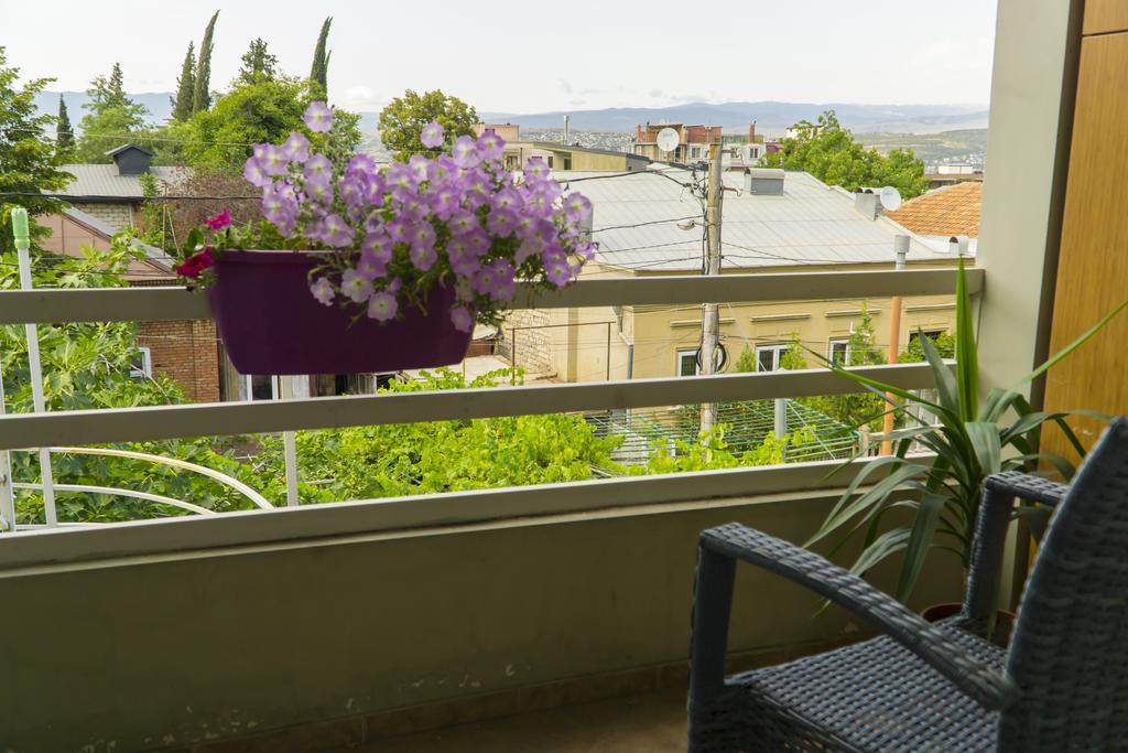 4Bd Appartaments With Cozy Garden Tbilisi Bagian luar foto