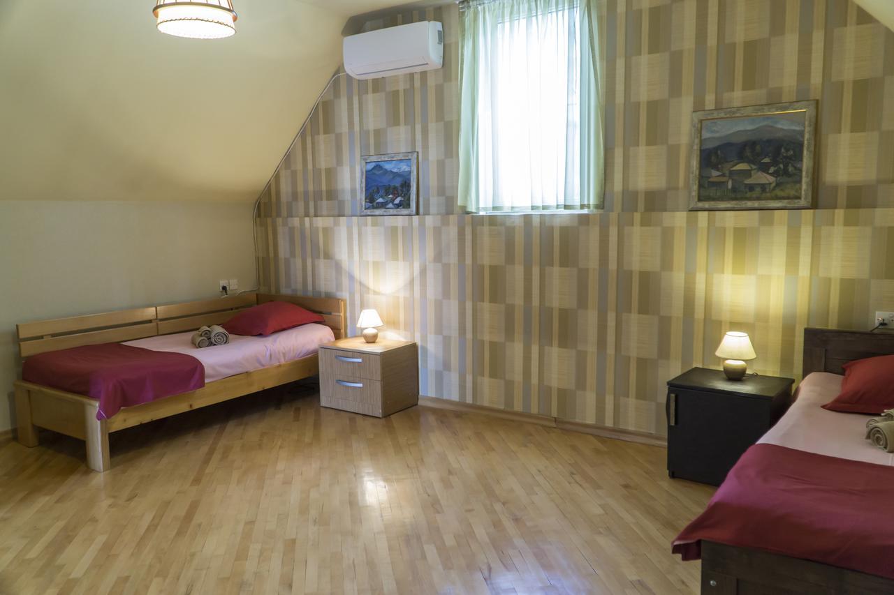 4Bd Appartaments With Cozy Garden Tbilisi Bagian luar foto