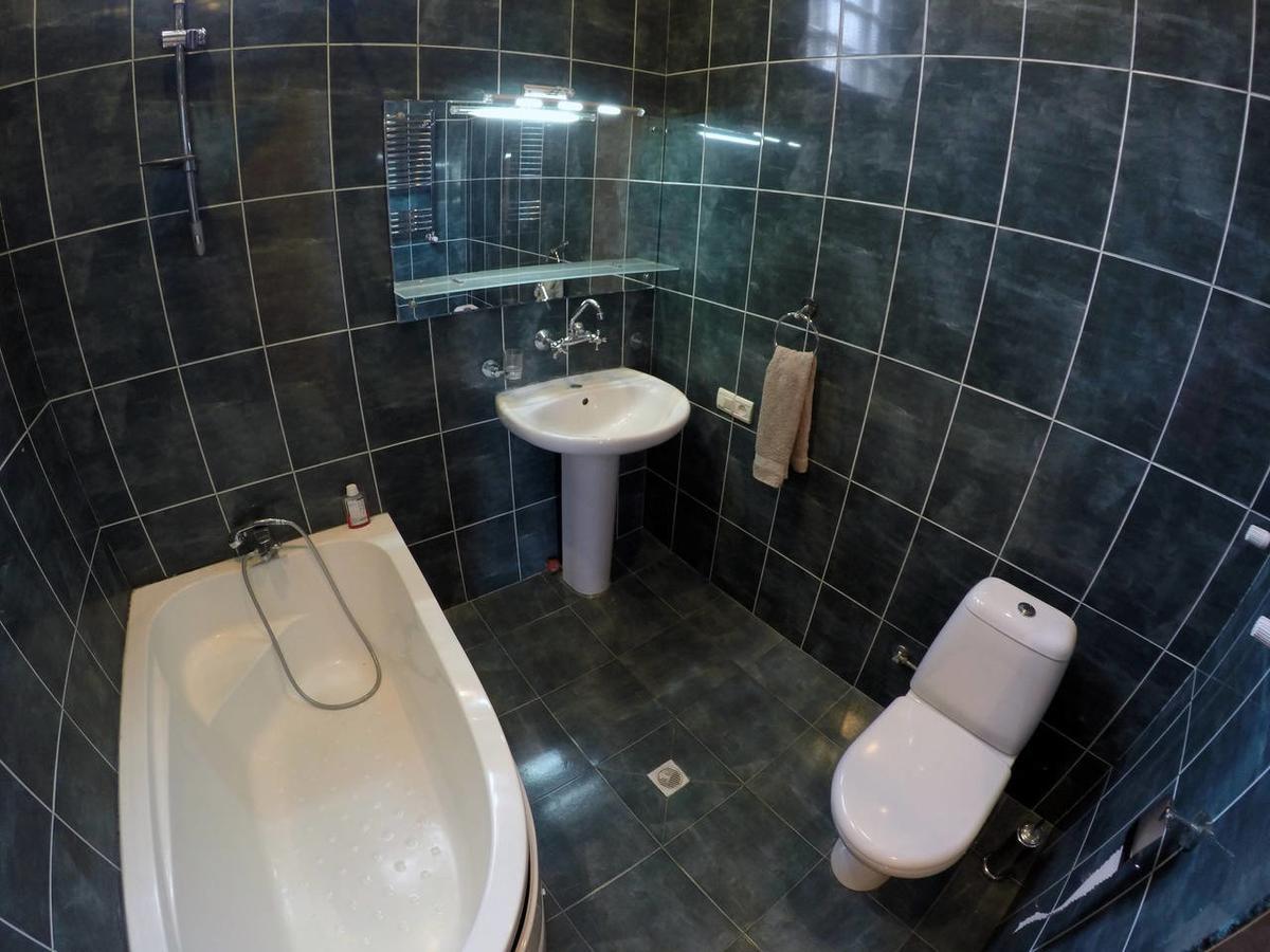 4Bd Appartaments With Cozy Garden Tbilisi Bagian luar foto