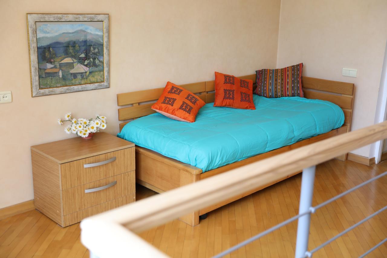 4Bd Appartaments With Cozy Garden Tbilisi Bagian luar foto