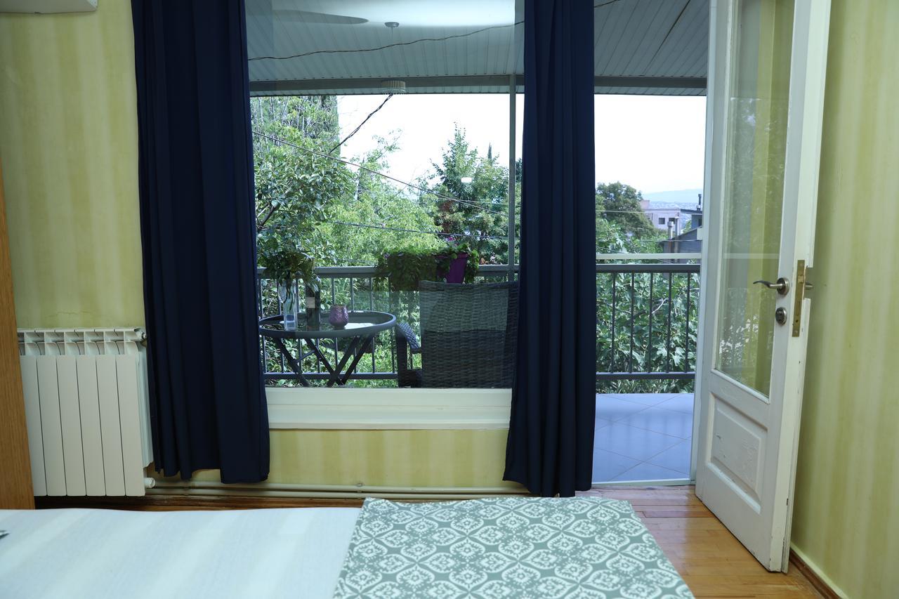 4Bd Appartaments With Cozy Garden Tbilisi Bagian luar foto