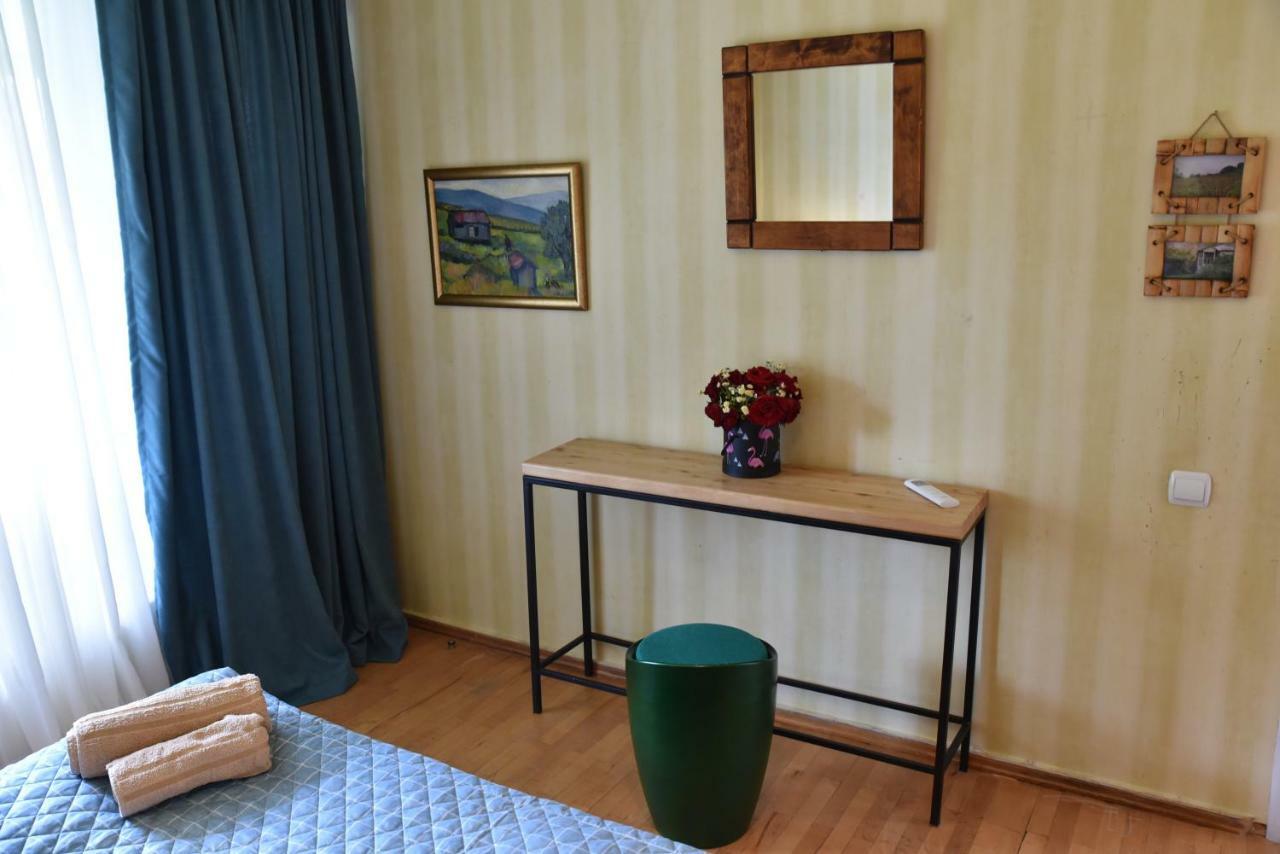 4Bd Appartaments With Cozy Garden Tbilisi Bagian luar foto