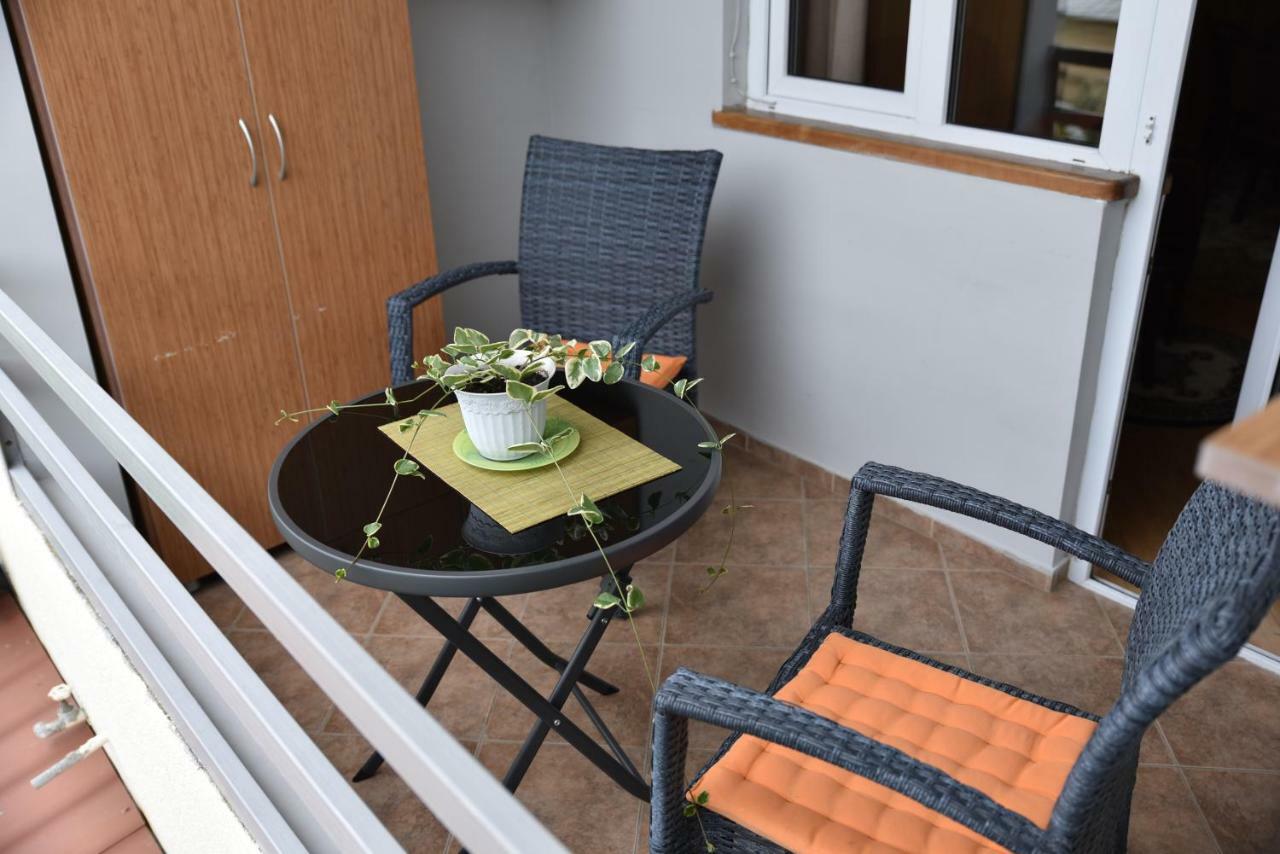 4Bd Appartaments With Cozy Garden Tbilisi Bagian luar foto