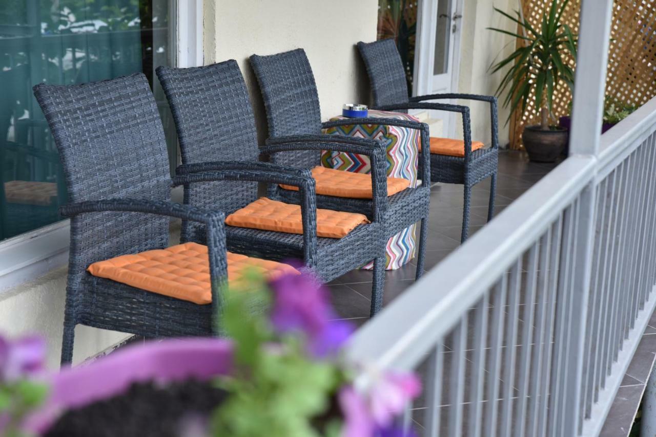 4Bd Appartaments With Cozy Garden Tbilisi Bagian luar foto